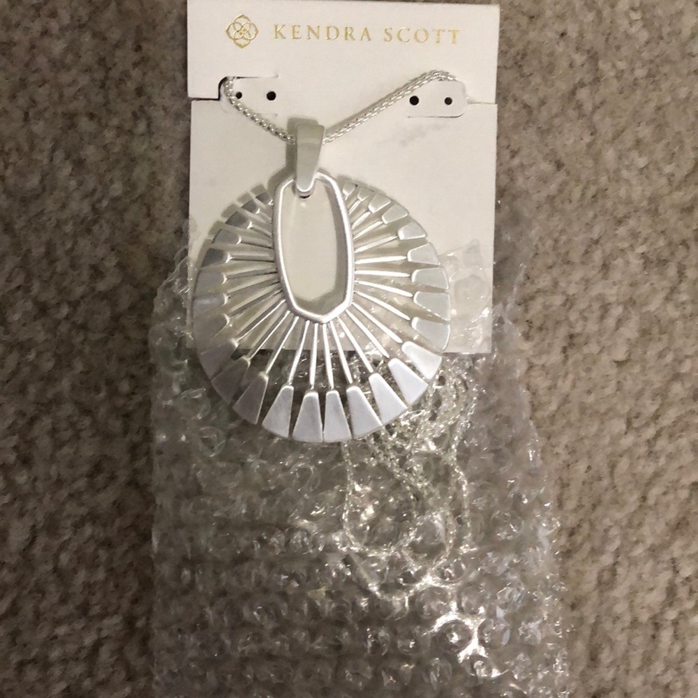 KENDRA SCOTT DEANNE NECKLACE